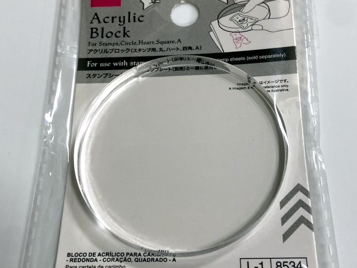 ダイソーのアクリルブロックのパッケージ